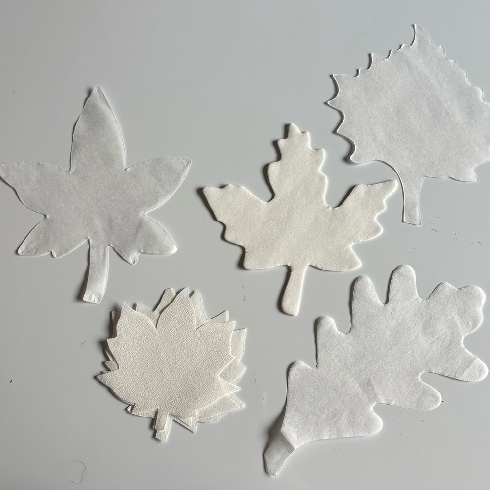 Bag of White Leaf-Shaped color defusing Cutouts